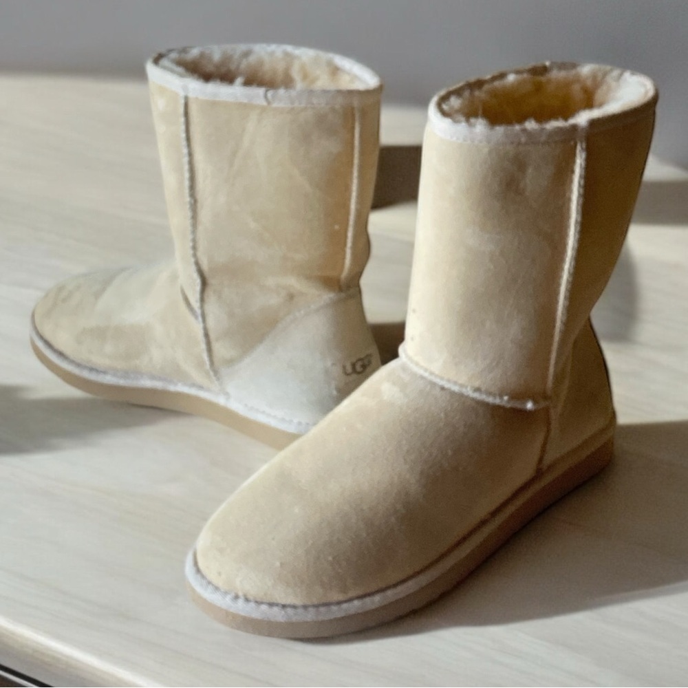 UGG Classic Short Suede Water Repellent Genuine Leather Suede Boots Size 7 Y2K